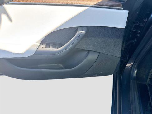 Used 2022 Tesla Model S Plaid image 18