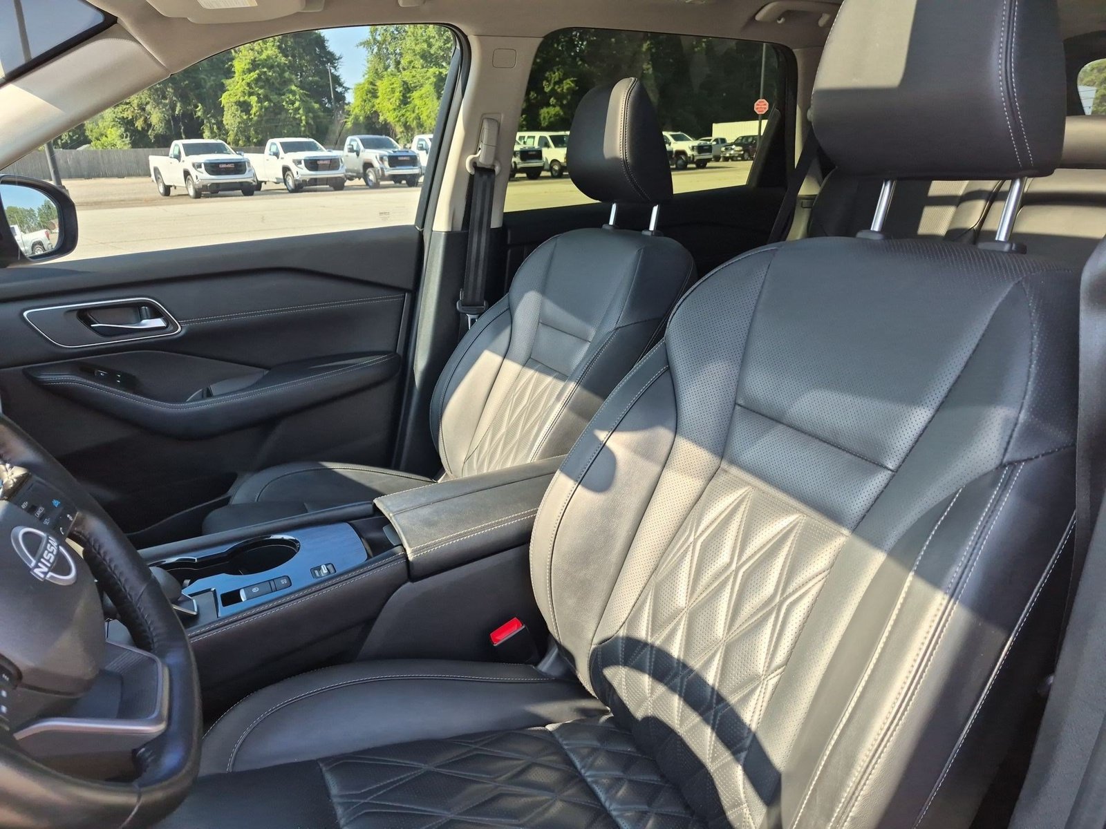 Used 2025 Nissan Rogue Platinum FWD image 20