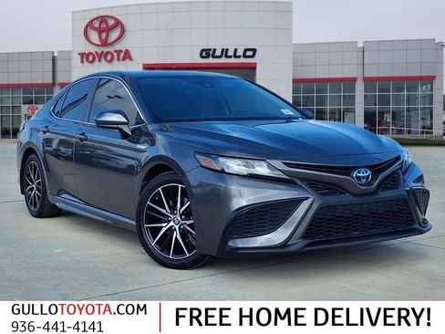 Used 2021 Toyota Camry SE image 1