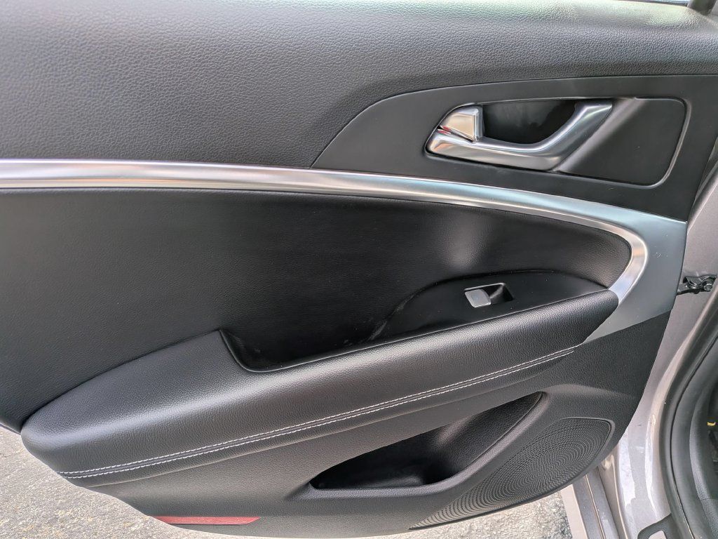 Used 2025 Genesis G70 2.5T RWD image 26