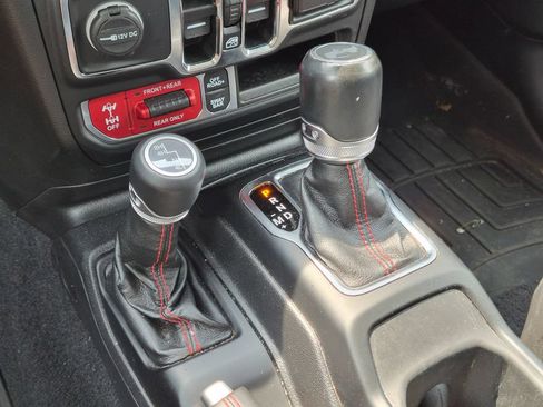 Used 2021 Jeep Wrangler Unlimited Rubicon AWD/4WD image 17