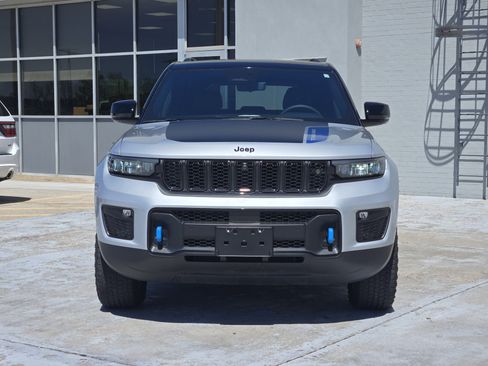 Used 2024 Jeep Grand Cherokee Trailhawk w/ Advanced Protech Group II AWD/4WD image 3