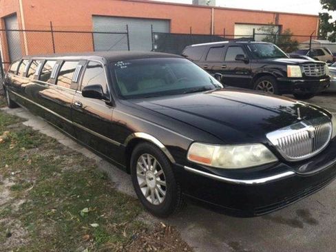Used 2006 Lincoln Town Car Signature RWD image 4