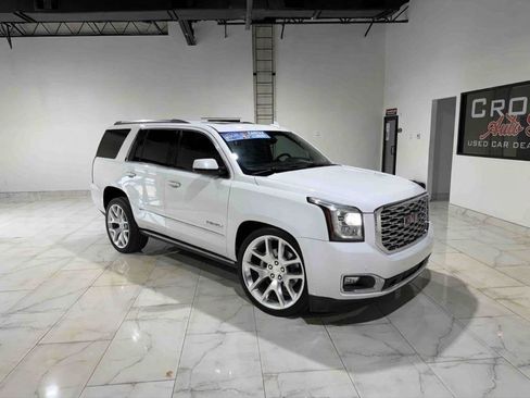 Used 2019 GMC Yukon Denali w/ Denali Ultimate Package AWD/4WD image 3