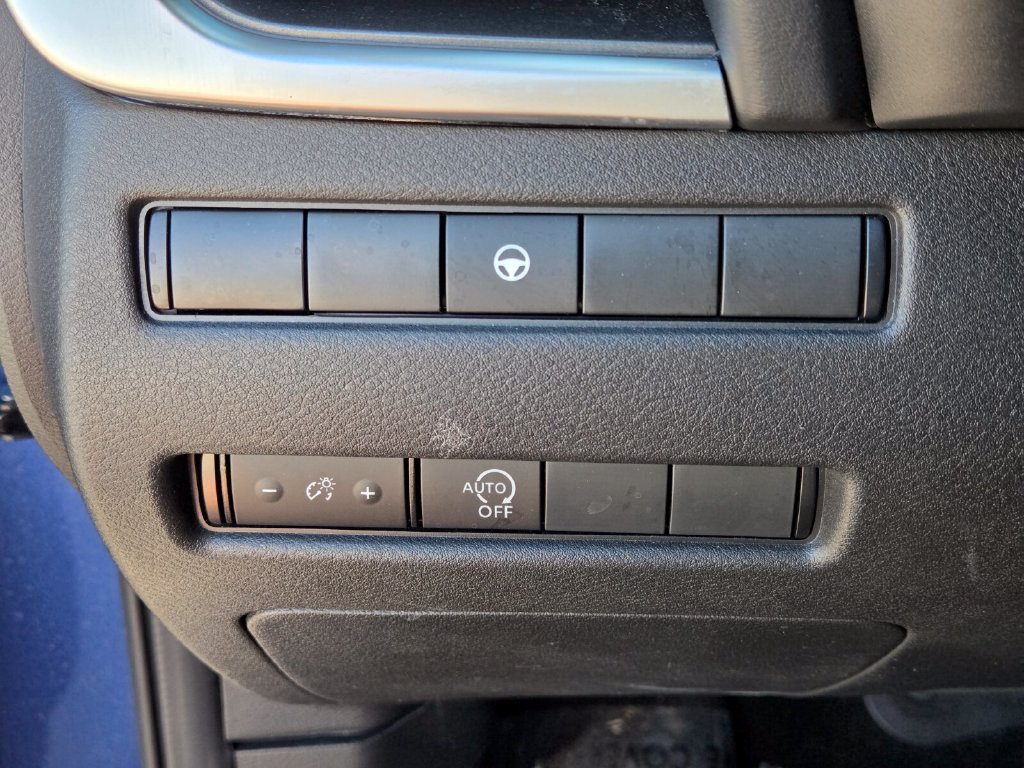 Certified 2023 Nissan Rogue SV FWD image 32