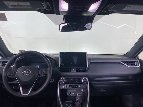 Used 2024 Toyota RAV4 SE image 28