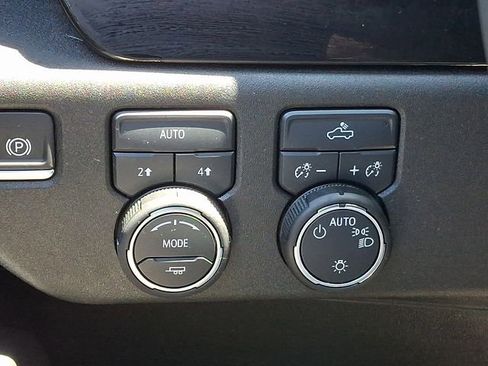 Used 2025 Chevrolet Silverado 1500 LT AWD/4WD image 29