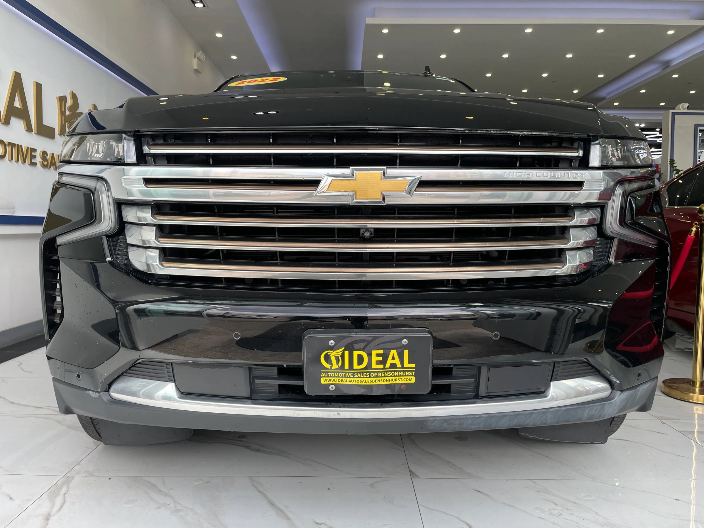 Used 2022 Chevrolet Suburban High Country w/ Premium Package AWD/4WD image 3