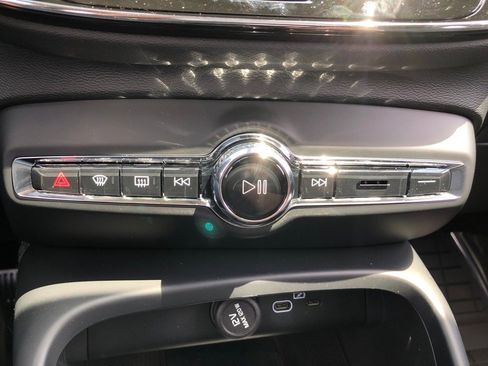 New 2025 Volvo XC40 B5 Plus w/ Protection Package Premier image 25