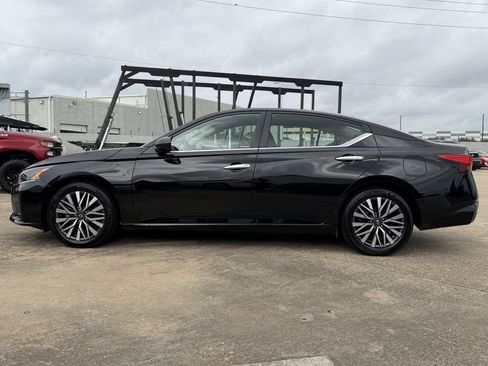 Used 2025 Nissan Altima 2.5 SV FWD image 6