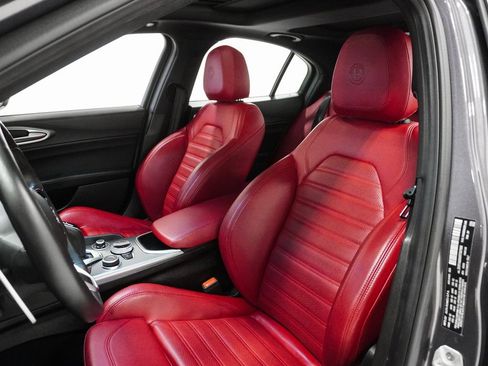 Used 2024 Alfa Romeo Giulia Veloce image 11