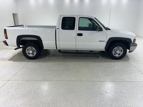 Used 2000 Chevrolet Silverado 2500 W/T w/ Firm Ride Suspension Pkg image 6
