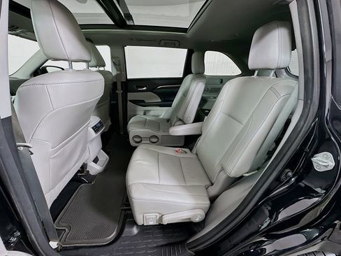 Used 2015 Toyota Highlander Limited image 24
