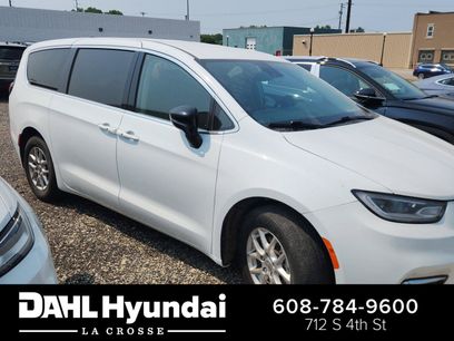 Used 2024 Chrysler Pacifica Touring-L
