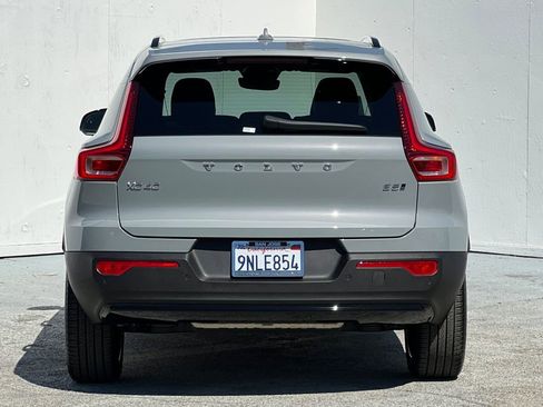 Used 2024 Volvo XC40 B5 Plus w/ Protection Package Premier image 4