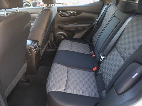 Used 2021 Nissan Rogue Sport SV image 18