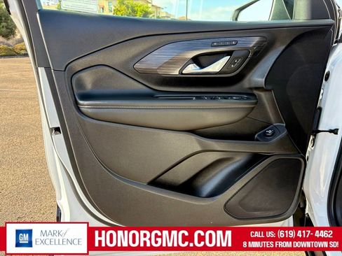 Used 2024 GMC Terrain SLT AWD/4WD image 14