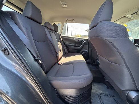 Used 2020 Toyota RAV4 LE AWD/4WD image 15