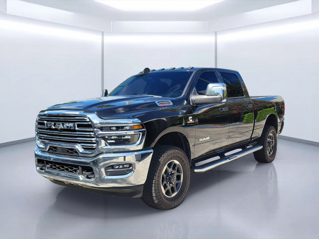 Used 2025 RAM 2500 Laramie AWD/4WD image 2