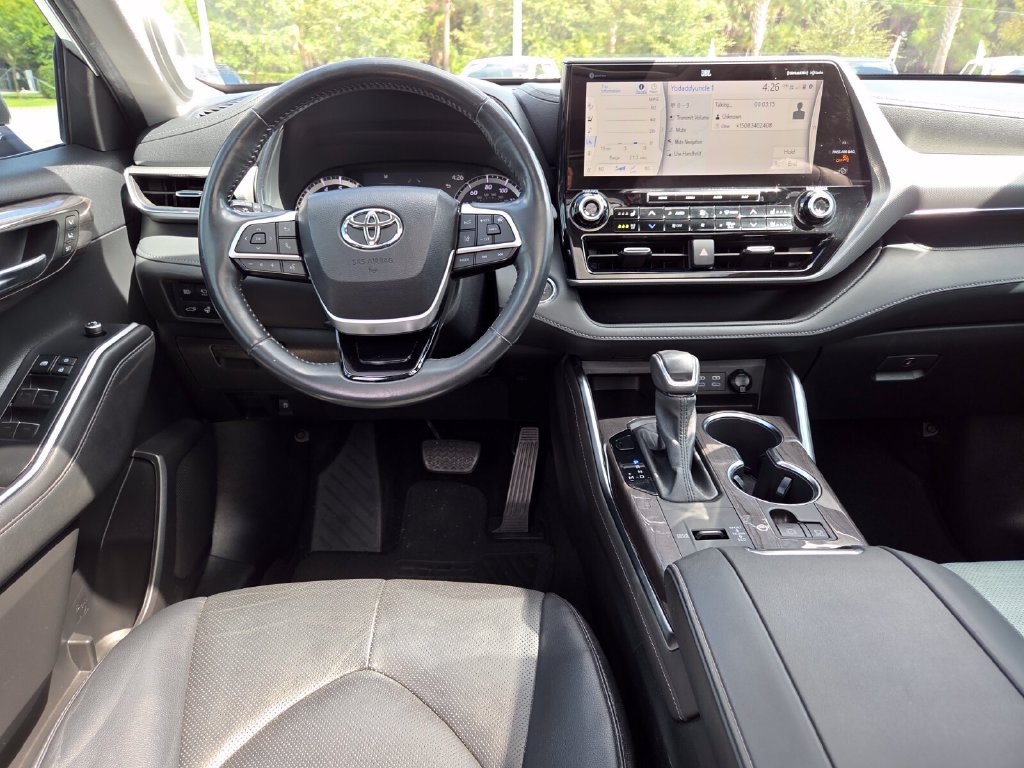 Certified 2022 Toyota Highlander Platinum FWD image 7