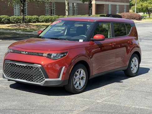 Certified 2025 Kia Soul S FWD image 2