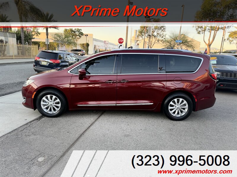 Used 2018 Chrysler Pacifica Touring-L FWD image 4