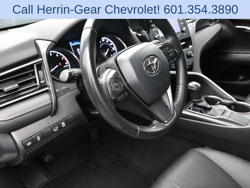 Used 2024 Toyota Camry SE image 12