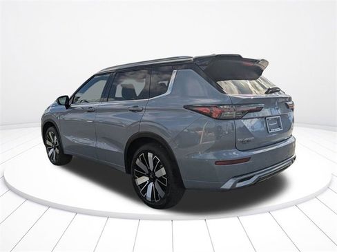 Used 2025 Mitsubishi Outlander SEL image 5