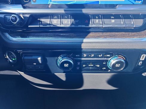 Used 2025 GMC Sierra 3500 SLE image 19