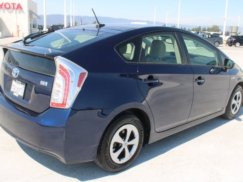 Used 2013 Toyota Prius Four w/ Deluxe Solar Roof Pkg FWD image 3