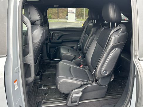 Used 2025 Toyota Sienna XLE Woodland Edition AWD/4WD image 28