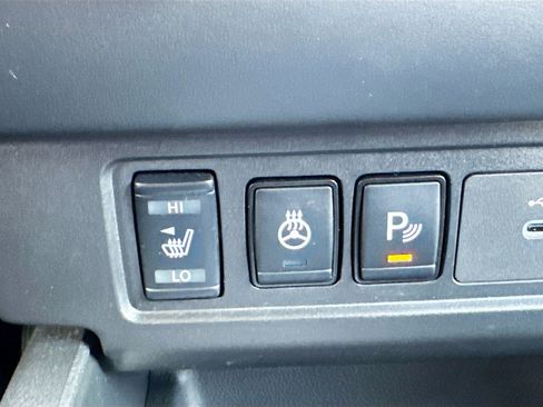 Used 2024 Nissan Frontier SV w/ SV Convenience Package RWD image 17