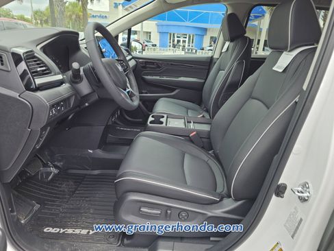 New 2026 Honda Odyssey Touring image 9