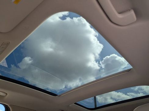 Used 2021 Mercedes-Benz GLC 300 image 23