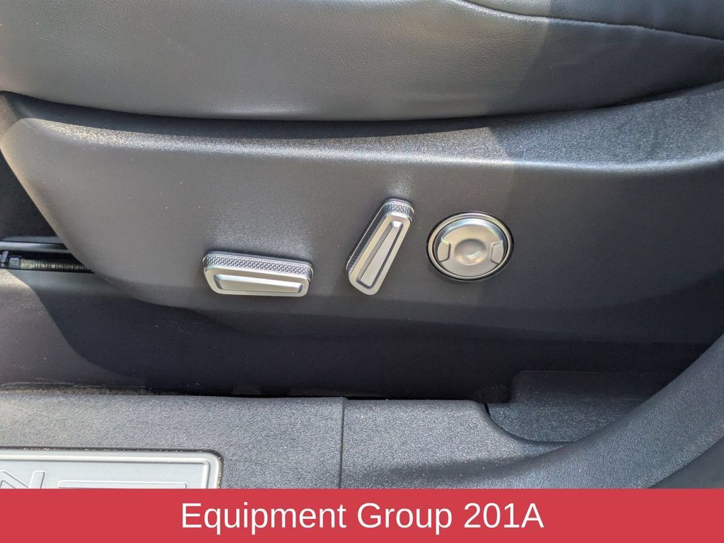 Used 2024 Lincoln Nautilus Reserve AWD/4WD image 13