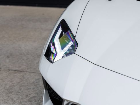 Used 2018 Lamborghini Aventador S image 16