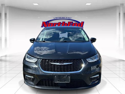 Used 2023 Chrysler Pacifica Touring-L FWD image 8