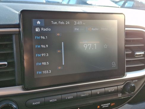 Used 2022 Hyundai Venue SEL image 17