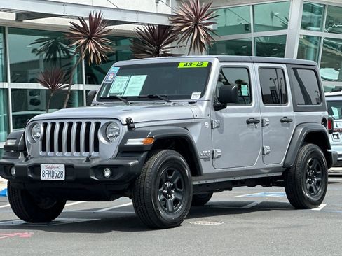 Used 2018 Jeep Wrangler Unlimited Sport AWD/4WD image 8