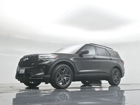 Used 2025 Ford Explorer ST image 50
