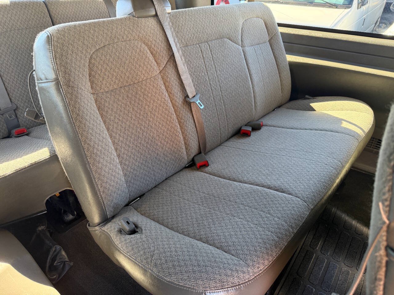 Used 2008 GMC Savana 3500 Extended Passenger w/ LT Preferred Equipment Group RWD image 18