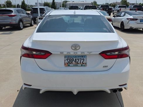 Used 2021 Toyota Camry SE FWD image 4