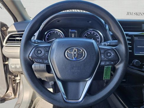 Used 2020 Toyota Camry LE image 20