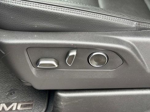 Certified 2025 GMC Yukon Denali image 30