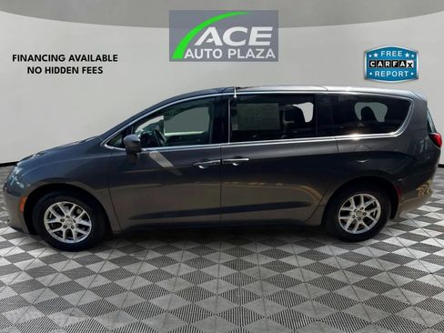 Used 2017 Chrysler Pacifica Touring FWD image 8