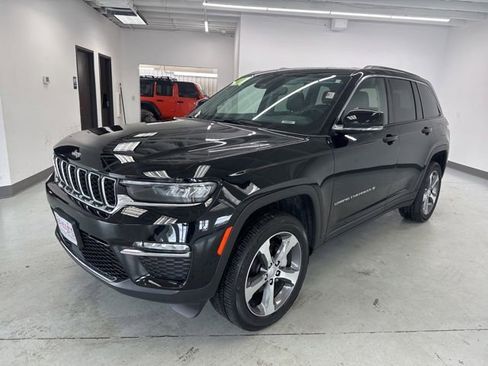 Used 2023 Jeep Grand Cherokee Limited AWD/4WD image 6