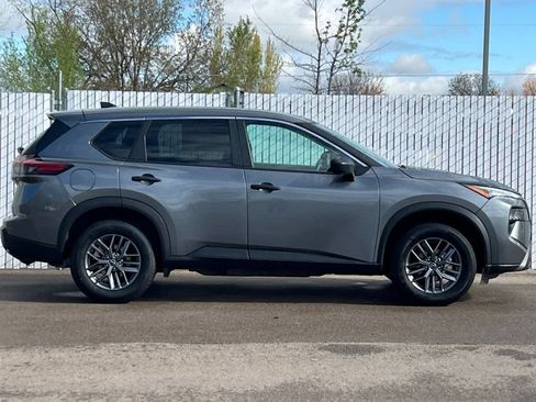 Used 2024 Nissan Rogue S AWD/4WD image 3