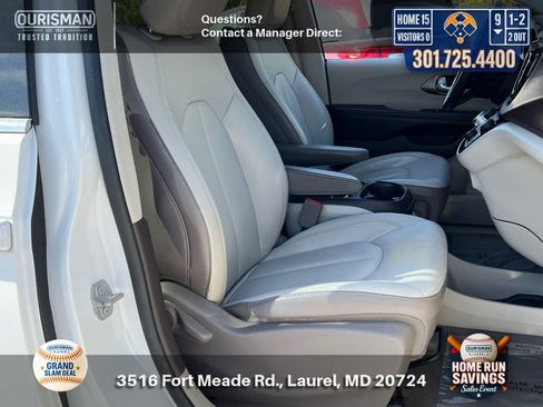 Used 2017 Chrysler Pacifica Touring-L w/ Tire & Wheel Group image 23