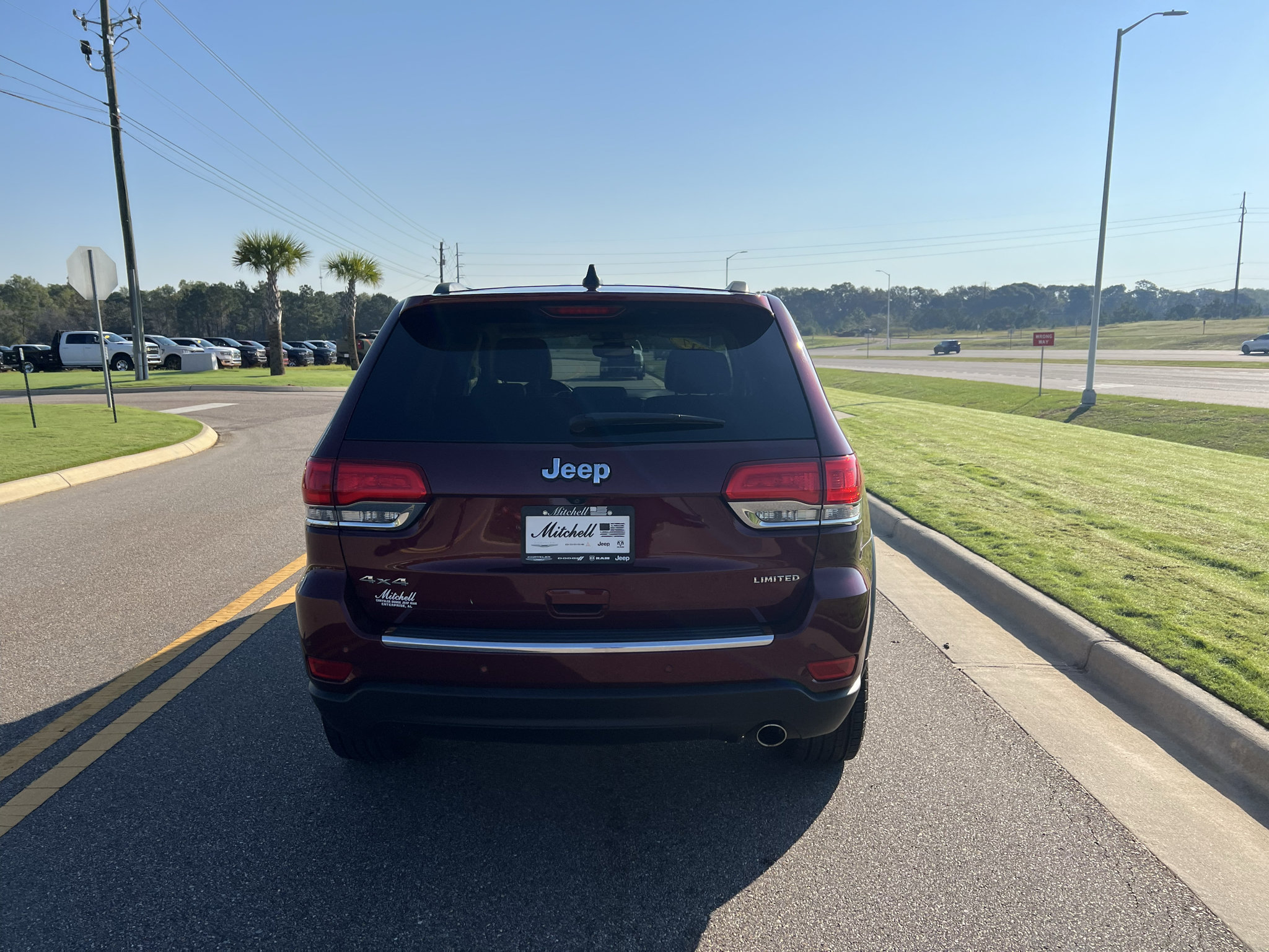 Used 2017 Jeep Grand Cherokee Limited AWD/4WD image 6