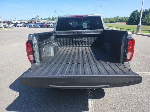 New 2026 GMC Sierra 1500 SLE image 9